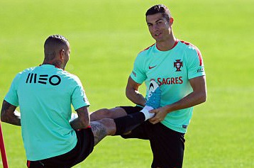 Ronaldo dung truoc co hoi lon cham dut mach 3 tran tit ngoi hinh anh