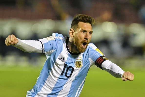 Messi lap hat-trick giup Argentina gianh ve du World Cup hinh anh