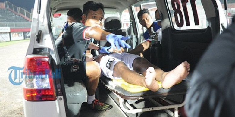 Vu bao loan khien cau thu U19 Indonesia nhap vien khan cap hinh anh