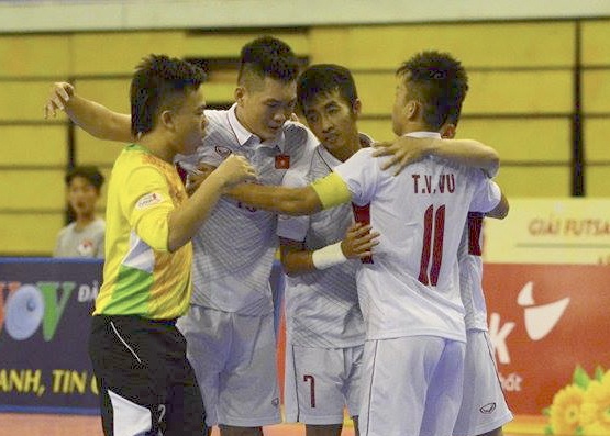 Thu mon Van Huy ghi ban, futsal Viet Nam vao ban ket o ngoi dau bang hinh anh