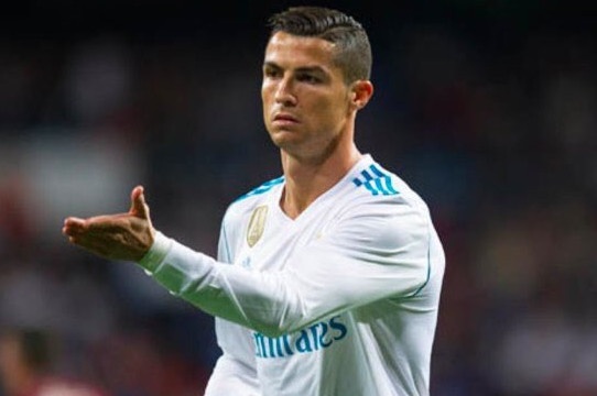 Ronaldo danh cuoc vuot mat Messi gianh Vua pha luoi La Liga hinh anh