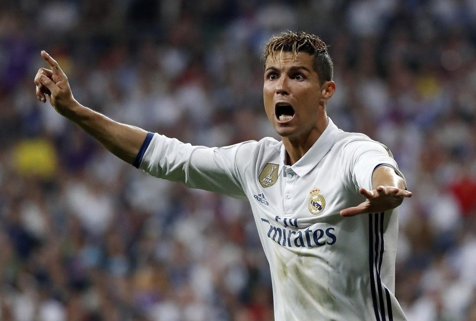 Benzenma: ‘Ronaldo choi ich ky hon toi’ hinh anh