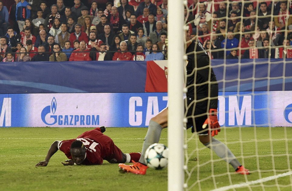 Liverpool vuot tam ve som vao ban ket anh 3