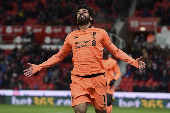 Salah lap cu dup, Liverpool thang dam Stoke de ap sat top 4 hinh anh