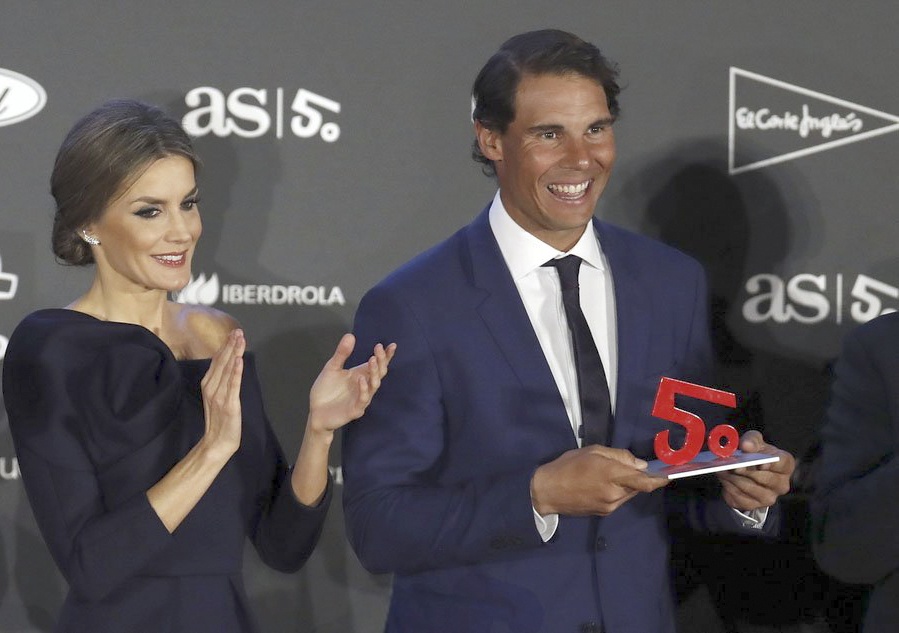 Nu hoang Tay Ban Nha trao giai VDV hay nhat nua the ky cho Nadal hinh anh