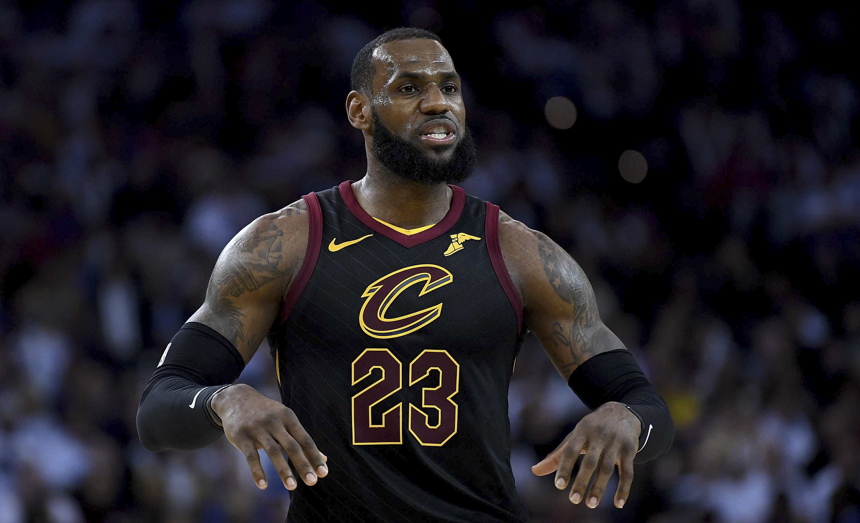 King James mo nhat, Cavaliers that bai truoc Warriors vang Curry hinh anh