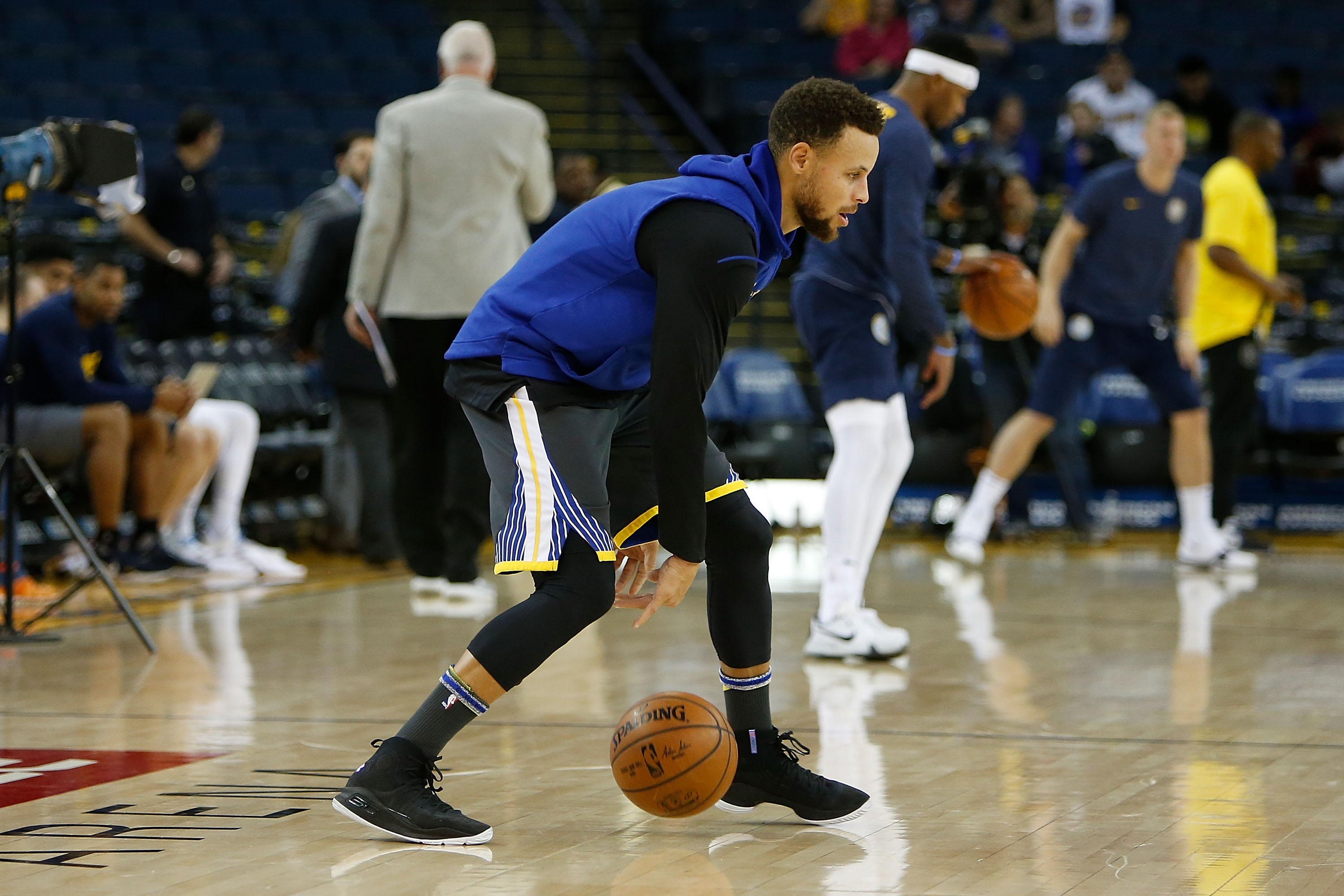 Cavaliers that bai truoc Warriors vang Curry anh 1