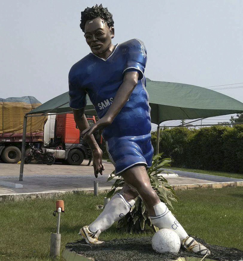 Cựu sao Chelsea được đúc tượng ảnh 1 Cuu sao Chelsea duoc duc tuong anh 1