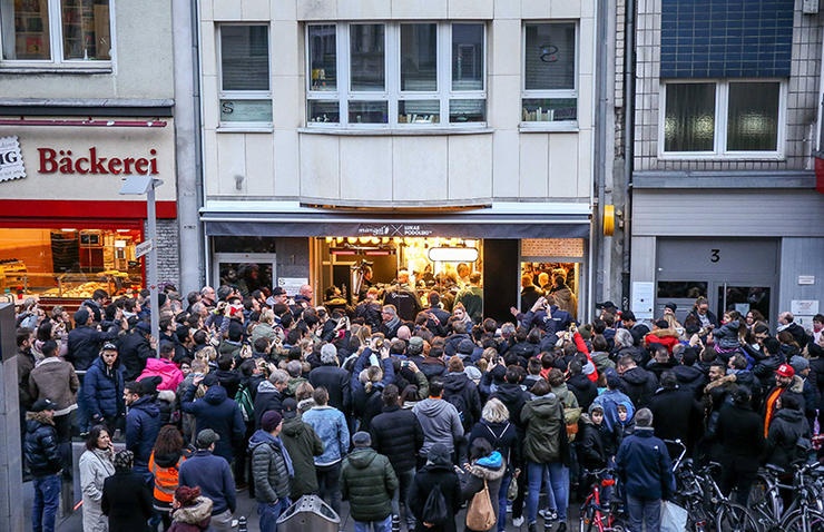 mua banh mi cua cuu sao Arsenal anh 2