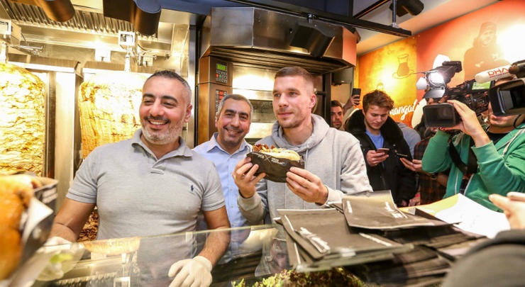 mua banh mi cua cuu sao Arsenal anh 5