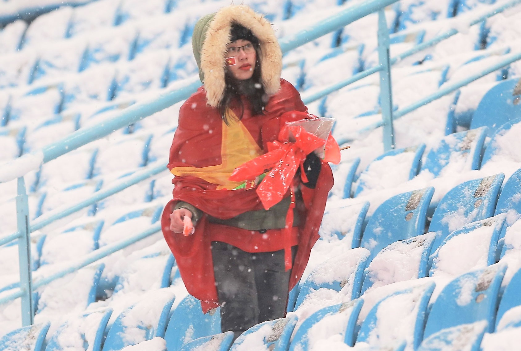 CDV Viet Nam nan lai don rac o san Thuong Chau hinh anh