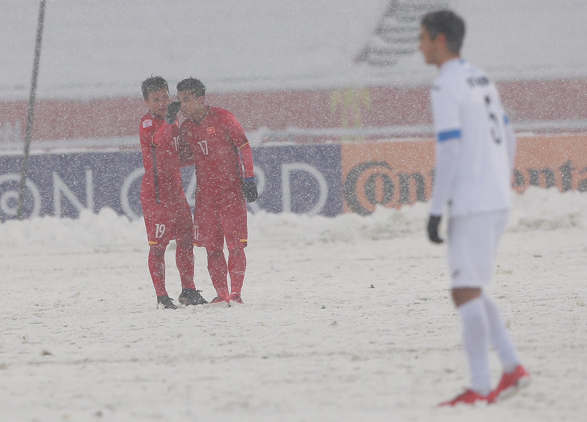 Quang Hai sut phat dang cap anh 9