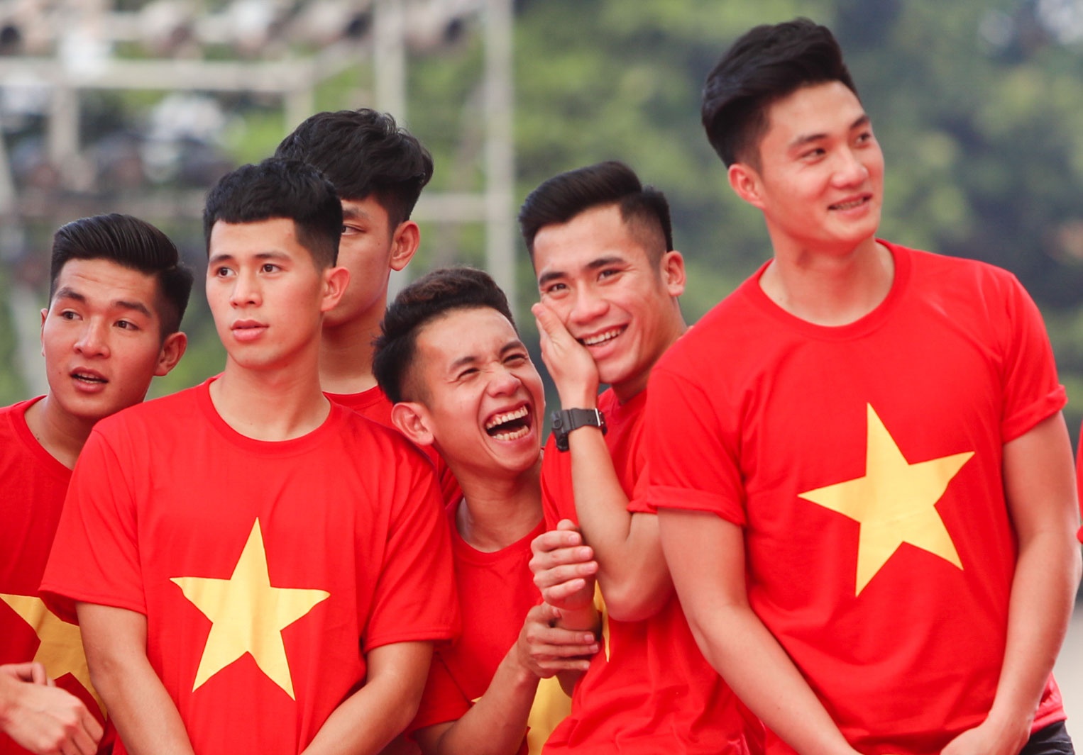 Khoanh khac dang yeu cua cac chang trai U23 Viet Nam o le vinh danh hinh anh