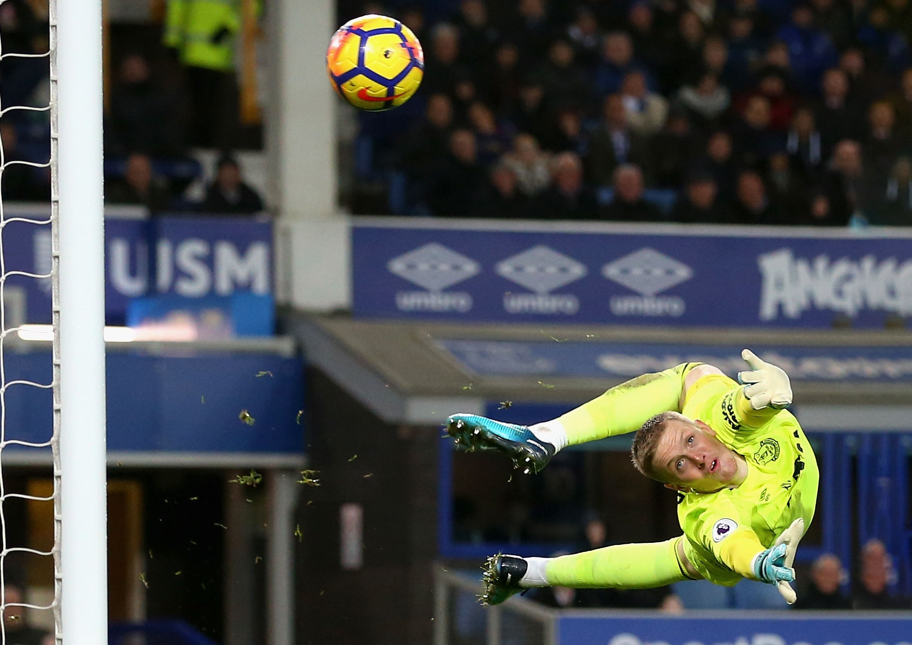 Doi hinh ngoi sao tuoi Tuat anh 1