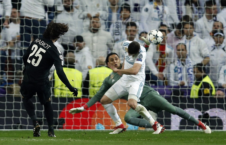 Real nguoc dong thang PSG 3-1 anh 5