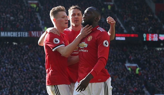 Nguoc dong ha Chelsea, MU doi lai vi tri thu 2 hinh anh