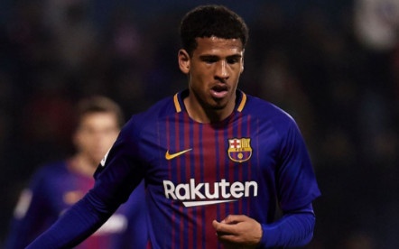 Barca ra mat cau thu nguoi Anh dau tien sau 29 nam hinh anh