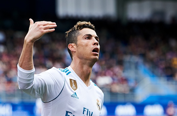 Eibar 1-2 Real Madrid: Ronaldo toa sang voi cu dup hinh anh