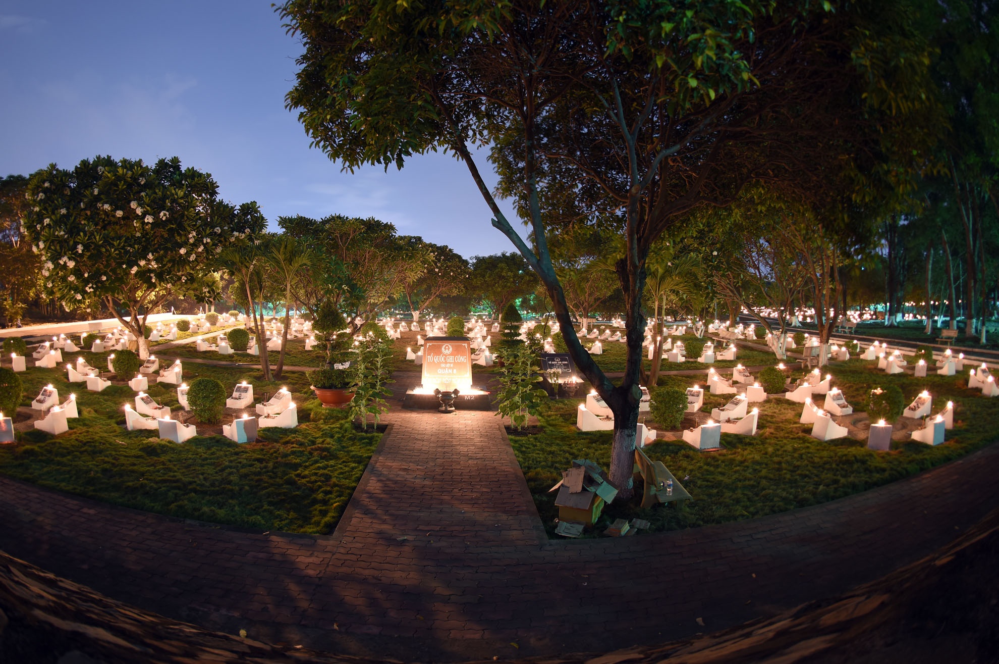 Nguoi Sai Gon thap nen tri an 15.000 mo anh hung liet si hinh anh