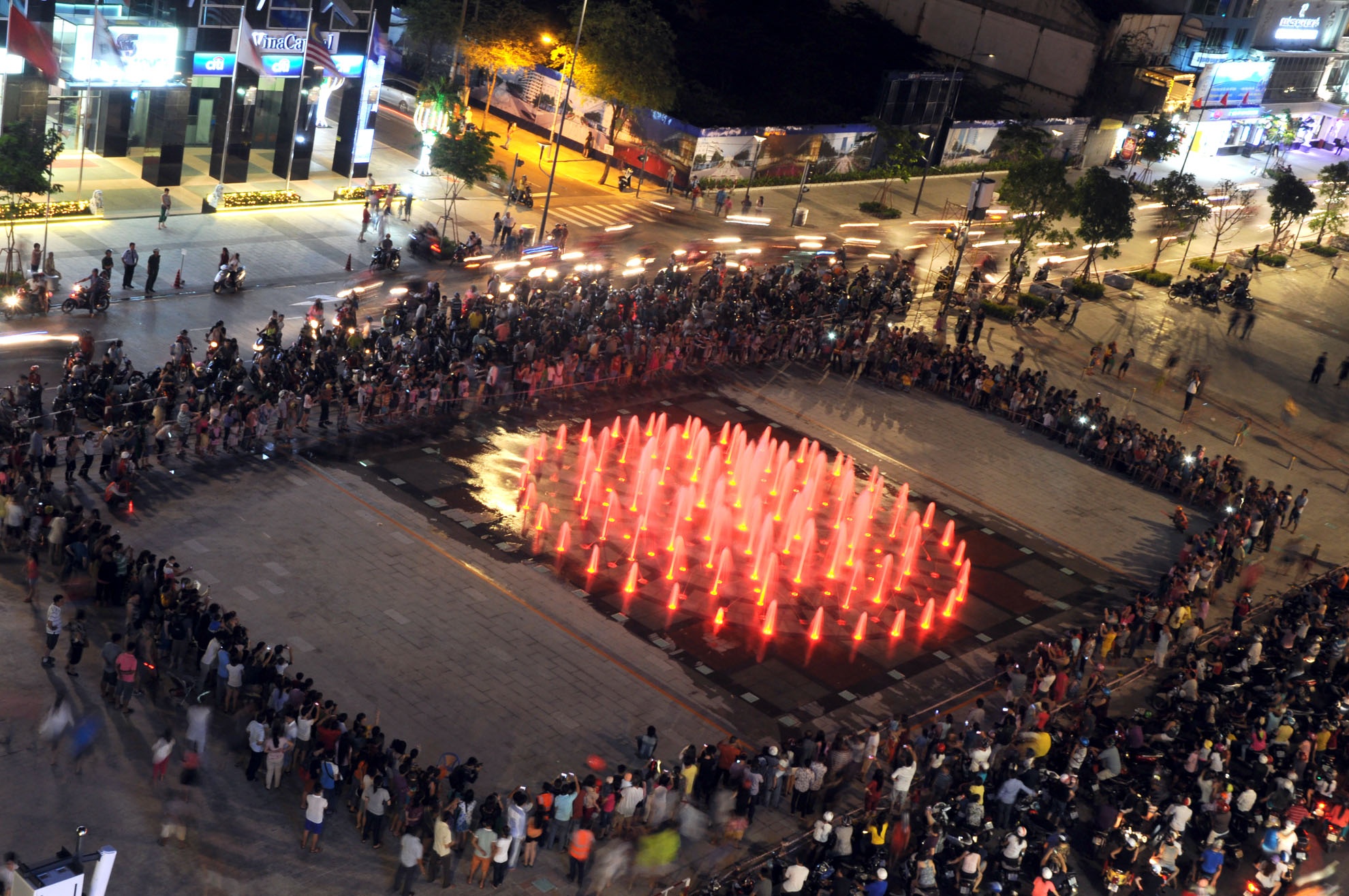 Pho di bo dai 640 m o Sai Gon mo cua thu nghiem hinh anh