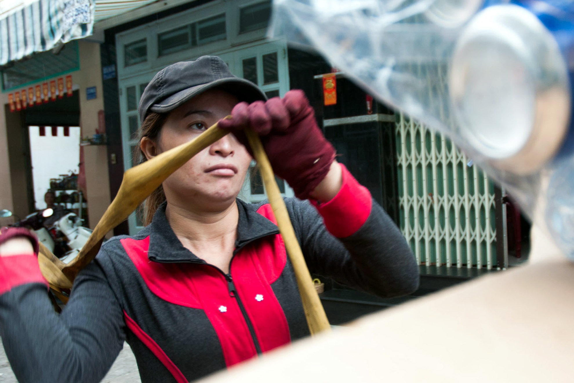 Mot ngay cua chi ve chai nhat duoc 5 trieu yen o Sai Gon hinh anh