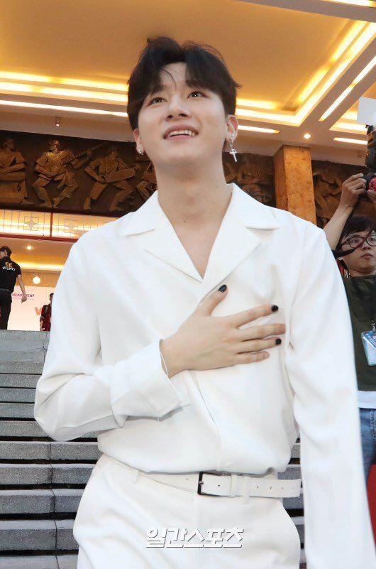 nam gioi son mong tay anh 9