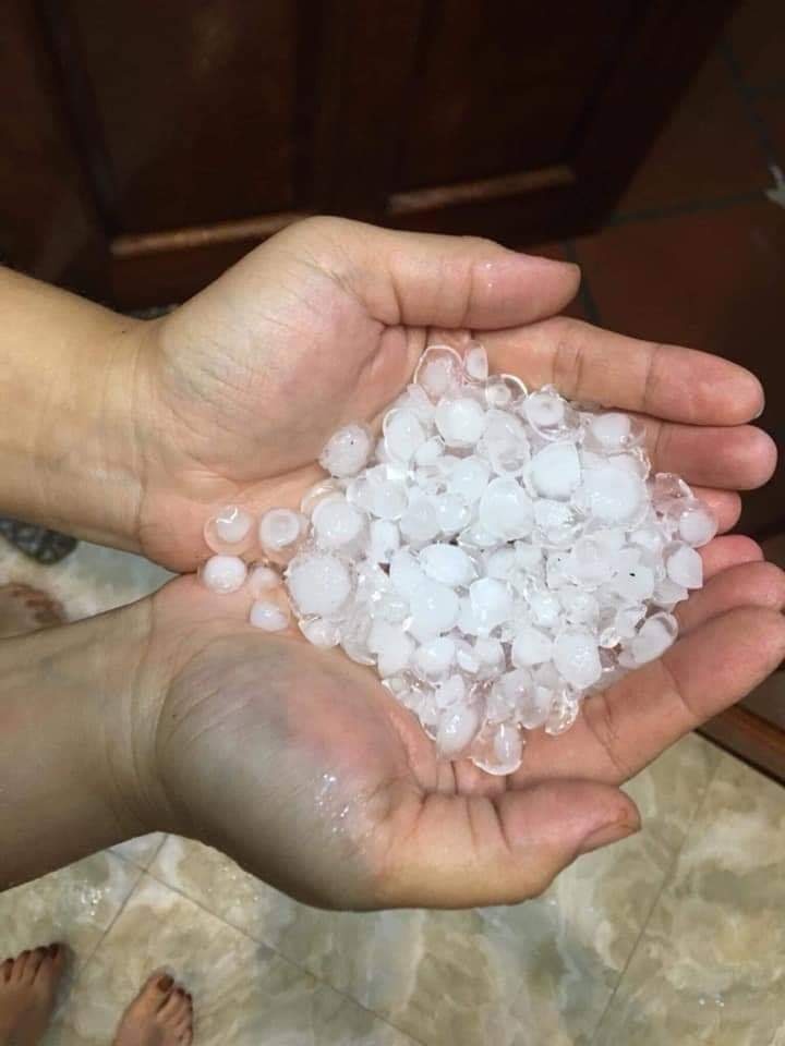 Truoc giao thua Quang Ninh xuat hien mua da anh 1