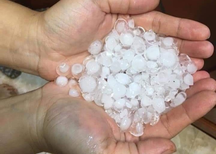 Quang Ninh xuat hien mua da truoc giao thua hinh anh