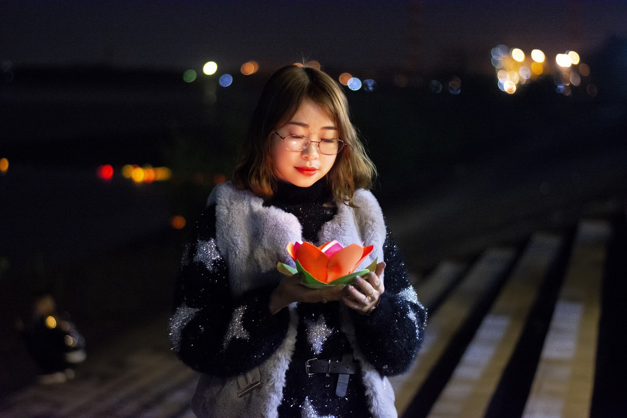 Tha hang van hoa dang cau may man cho nam moi hinh anh