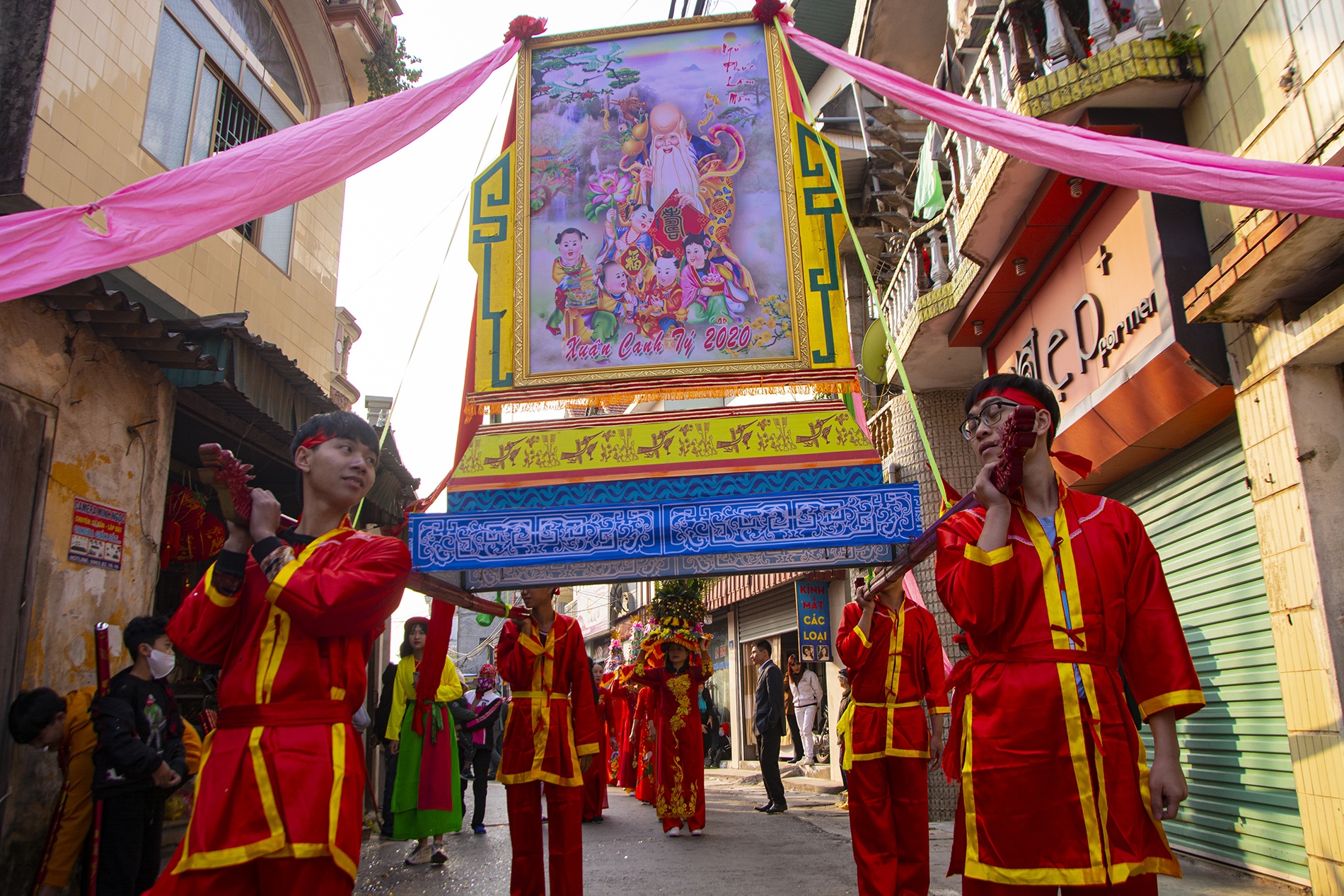 Ve dao Ha Nam xem hoi ruoc nguoi song doc nhat Viet Nam anh 18