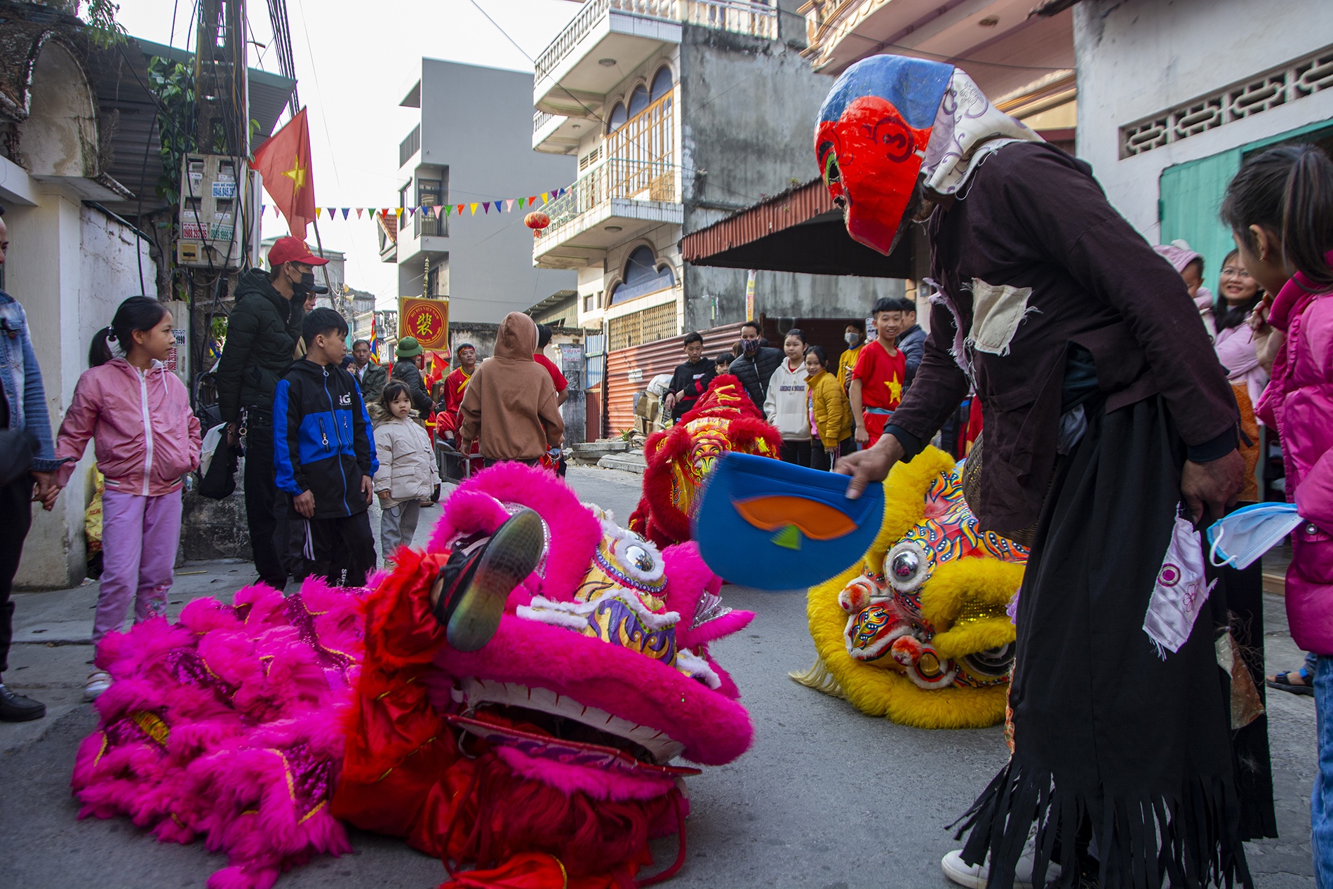 Ve dao Ha Nam xem hoi ruoc nguoi song doc nhat Viet Nam anh 10