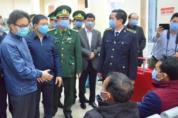 Pho thu tuong dong vien nguoi bi cach ly khi nhap canh qua Mong Cai hinh anh