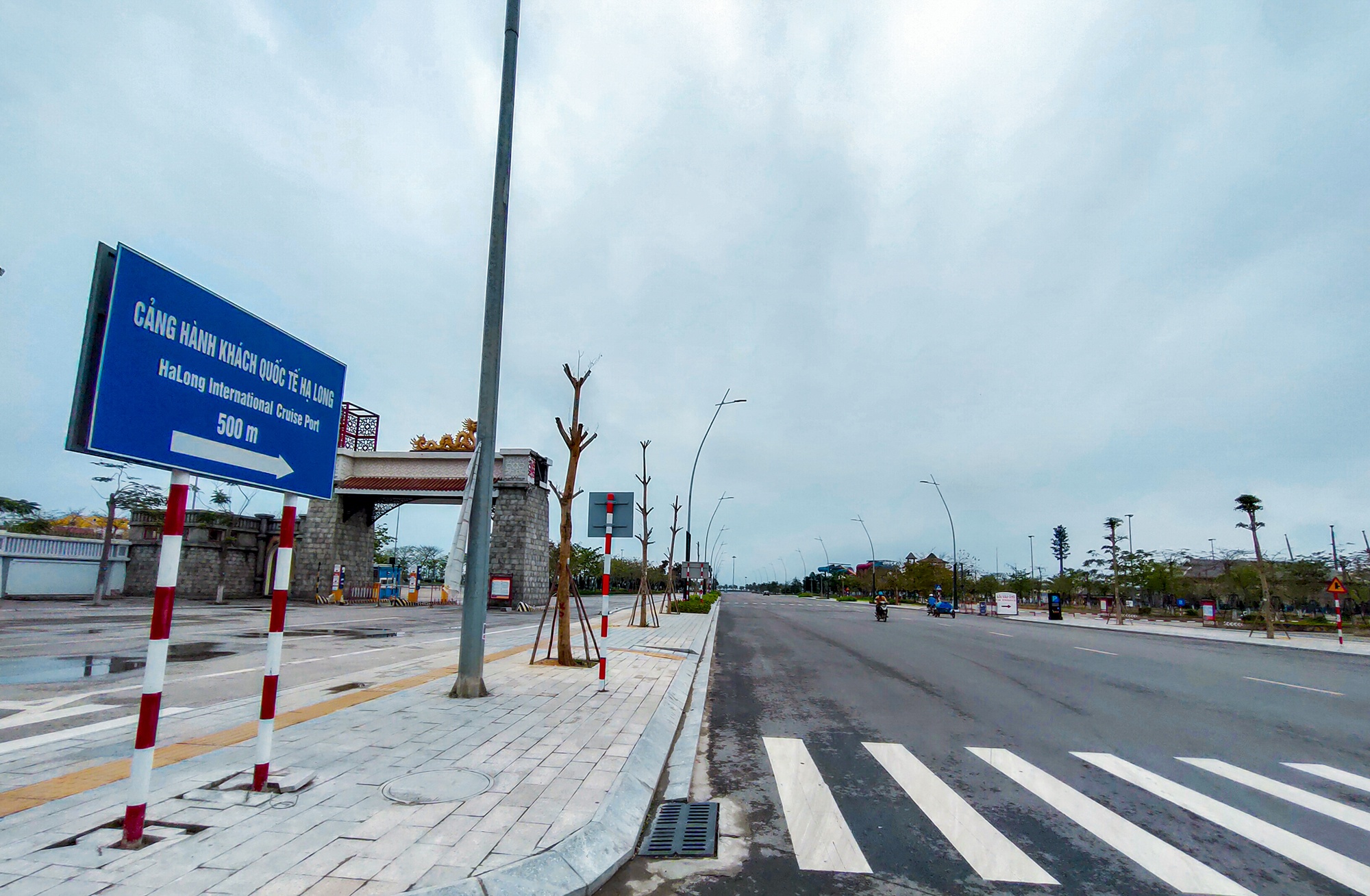 Ha Long vang ve trong ngay dau dung don khach chong Covid-19 anh 8