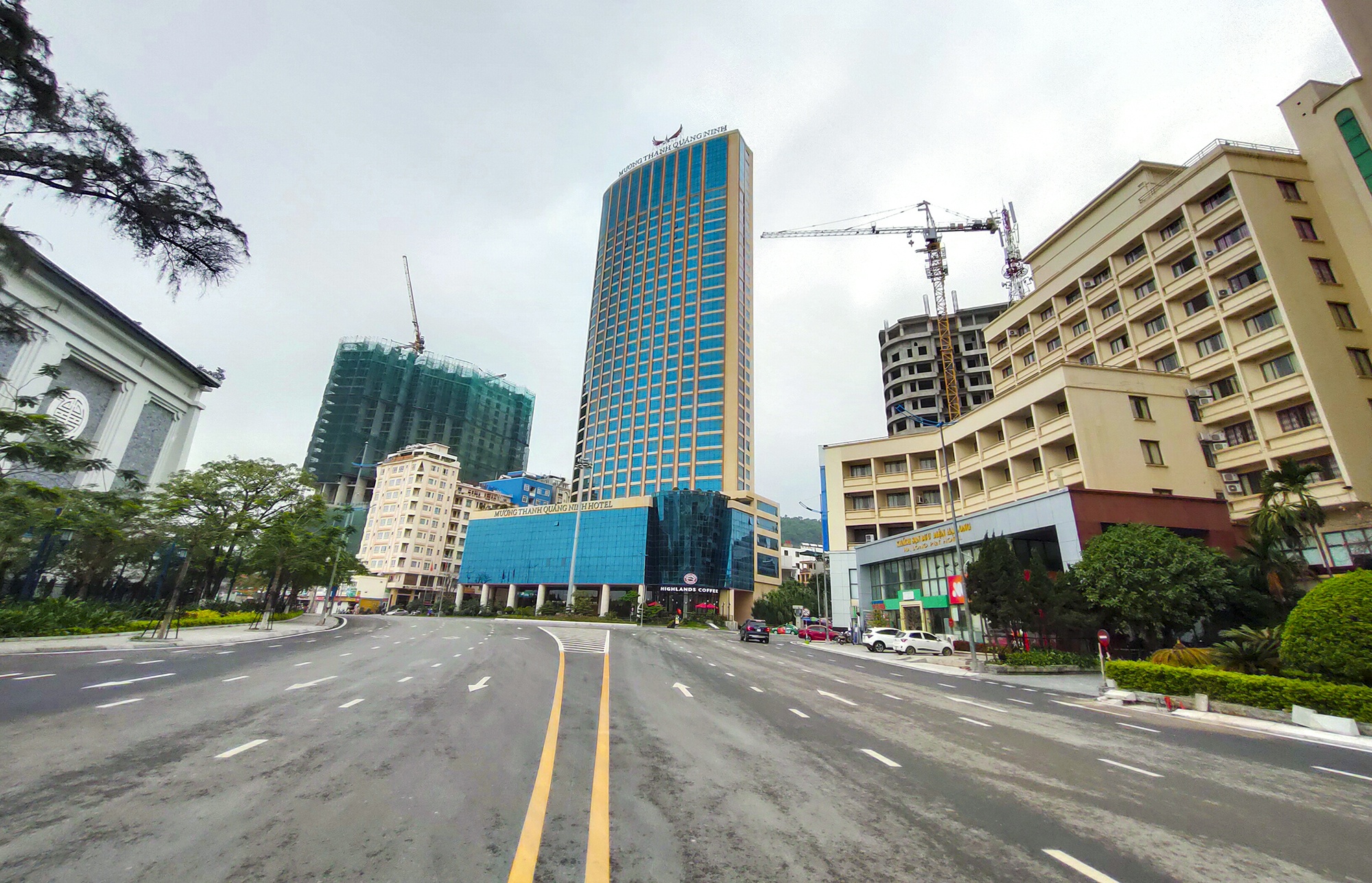 Ha Long vang ve trong ngay dau dung don khach chong Covid-19 anh 10