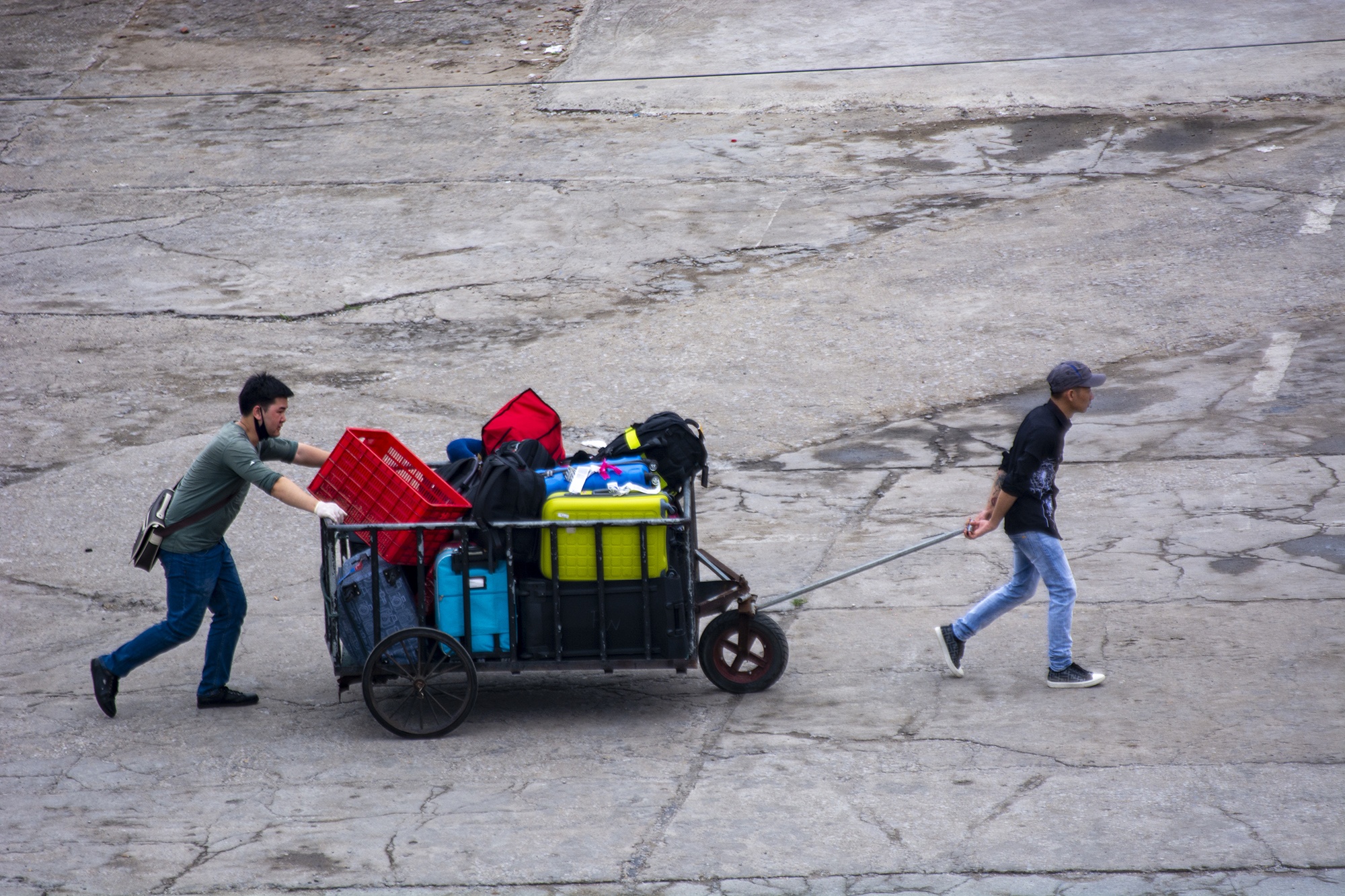 Ha Long vang ve trong ngay dau dung don khach chong Covid-19 anh 6