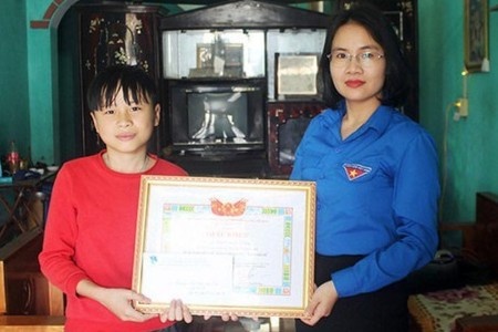 Nam sinh tra tai san tri gia gan 50 trieu cho nguoi danh roi hinh anh