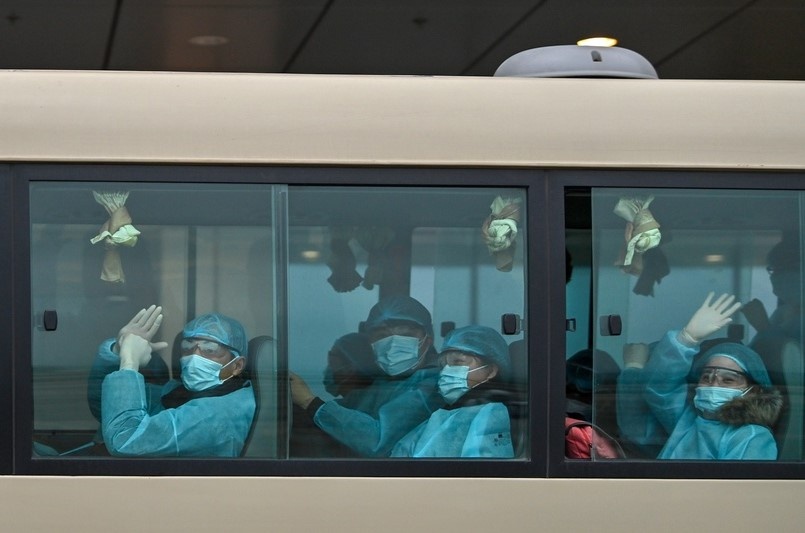 Cach ly 14 ngay 300 lao dong cua Samsung tro lai Viet Nam lam viec hinh anh