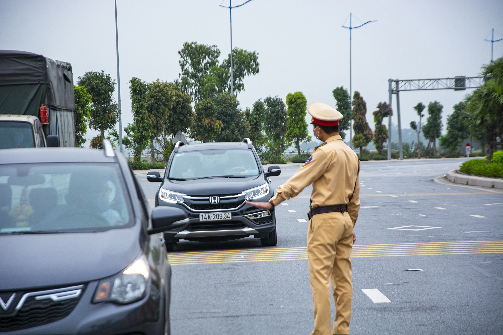 Quang Ninh duy tri chot kiem dich,  cach ly den ngay 22/4 anh 1