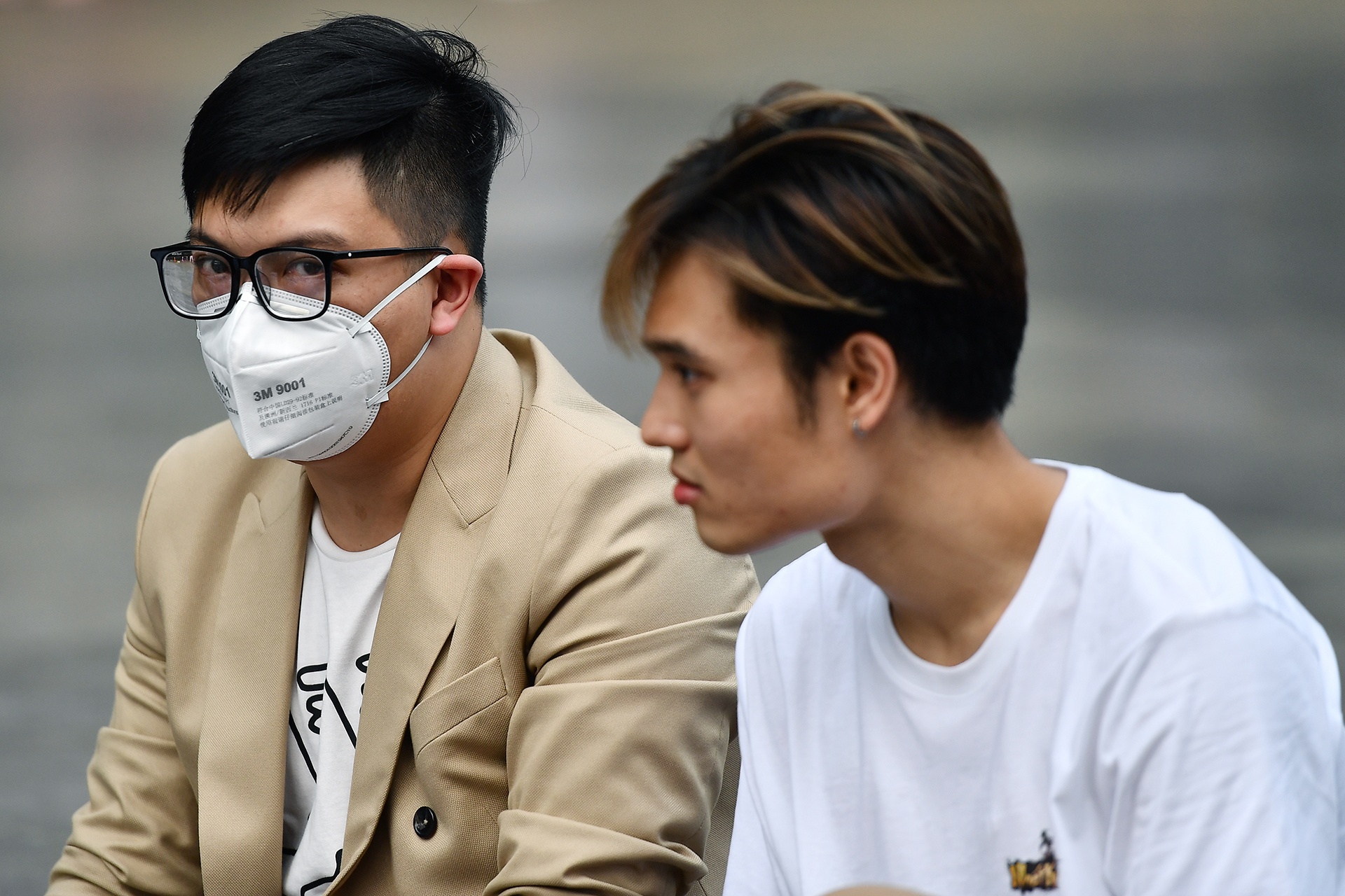 Deo khau trang noi cong cong anh 1