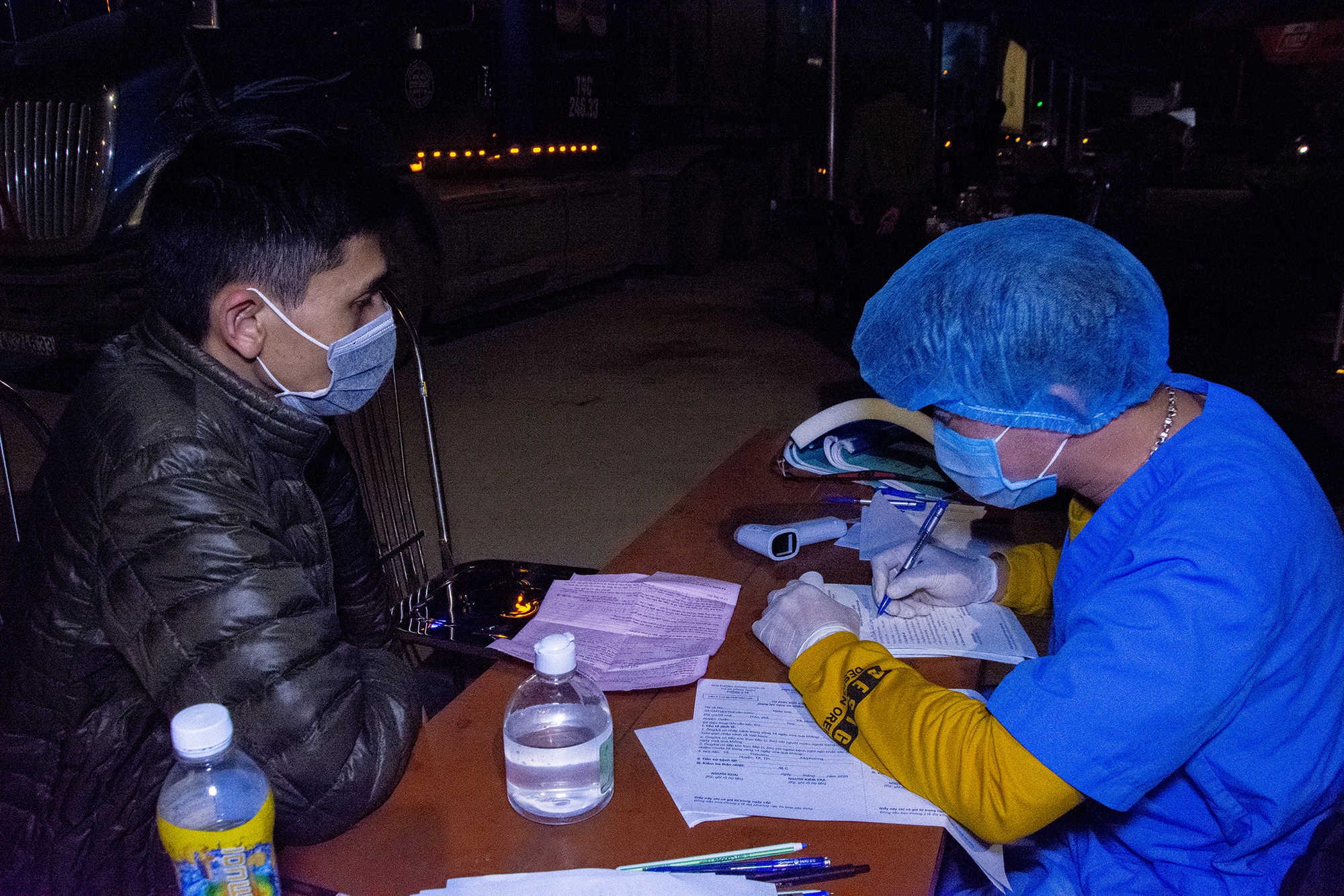 Quang Ninh lap chot kiem soat Covid-19 giap Hai Duong hinh anh