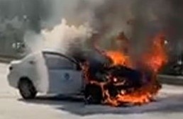 Chiec oto boc chay ngun ngut giua troi nang hinh anh