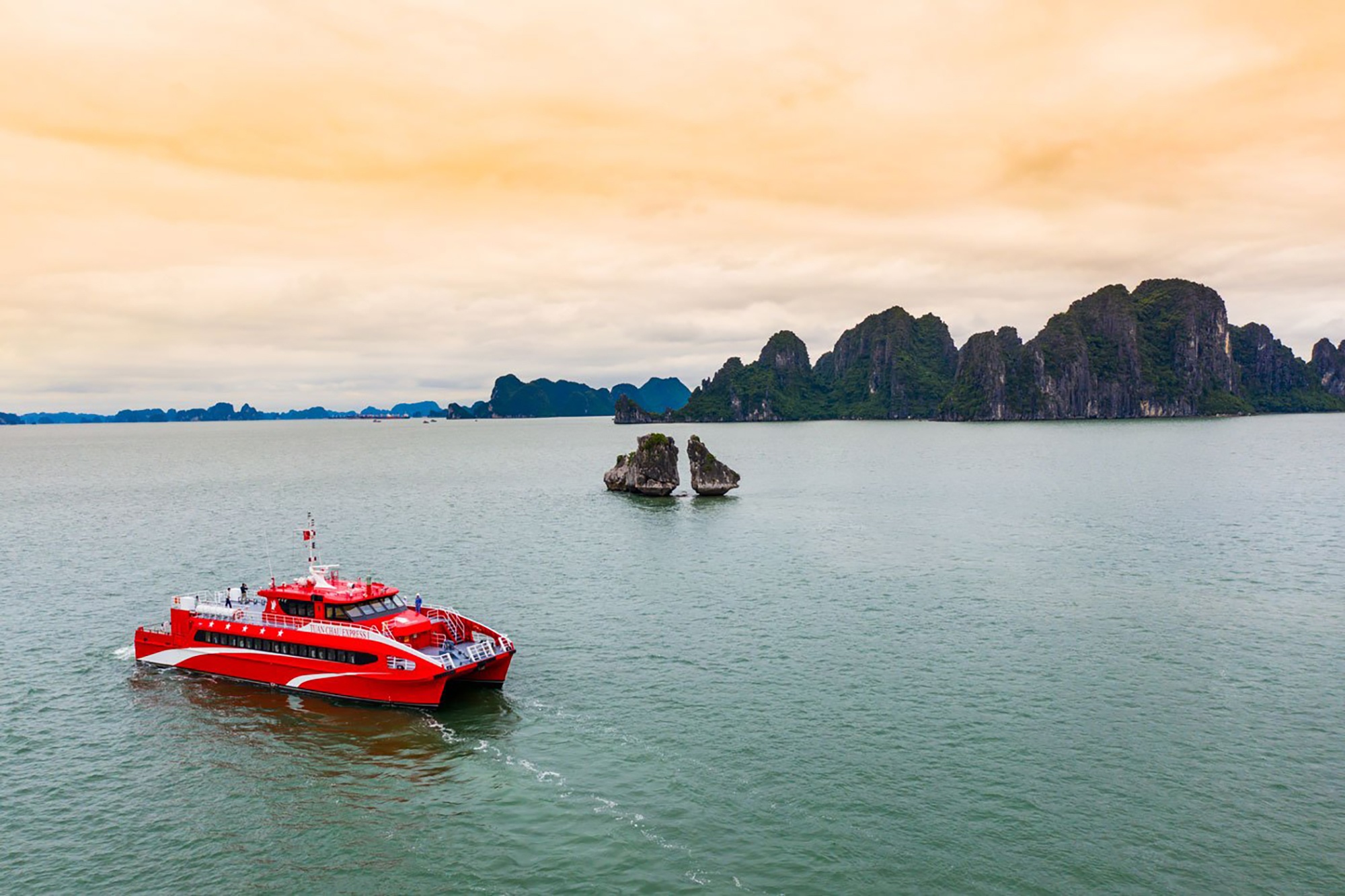Mo tuyen du lich Tuan Chau - Co To bang tau cao toc 5 sao anh 5
