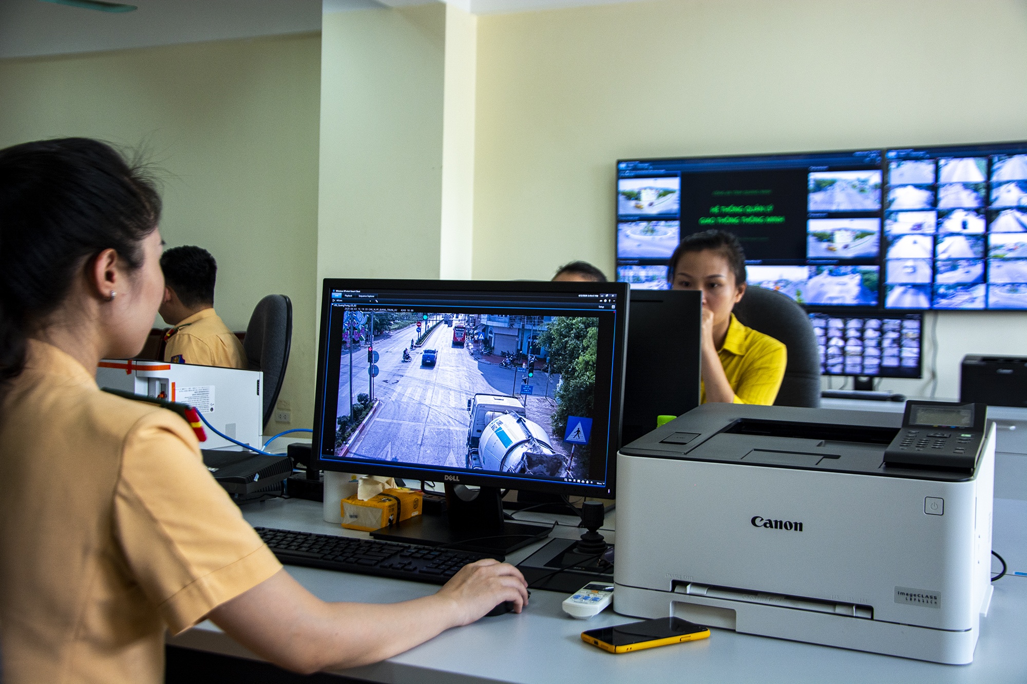 He thong camera thong minh bat loi hon 100 nguoi pham luat hinh anh