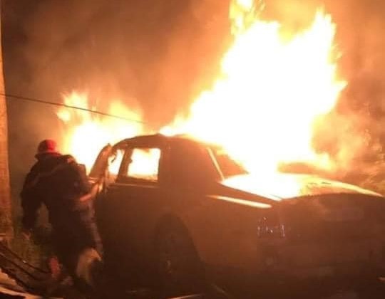 Rolls-Royce Phantom chay tro khung trong dem hinh anh