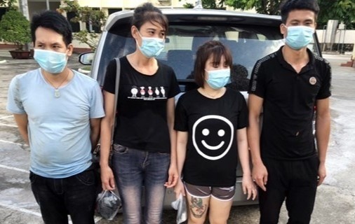 Cach ly 4 cong dan nhap canh trai phep vao Viet Nam hinh anh