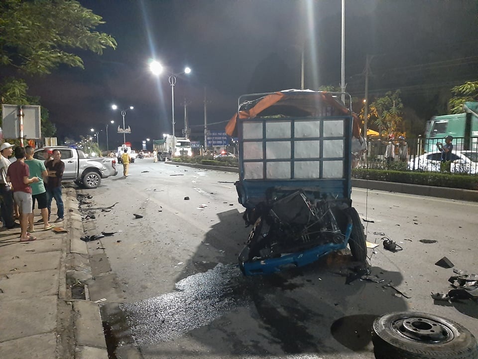 Xe tai bi huc bay cabin, mot nguoi tu vong hinh anh