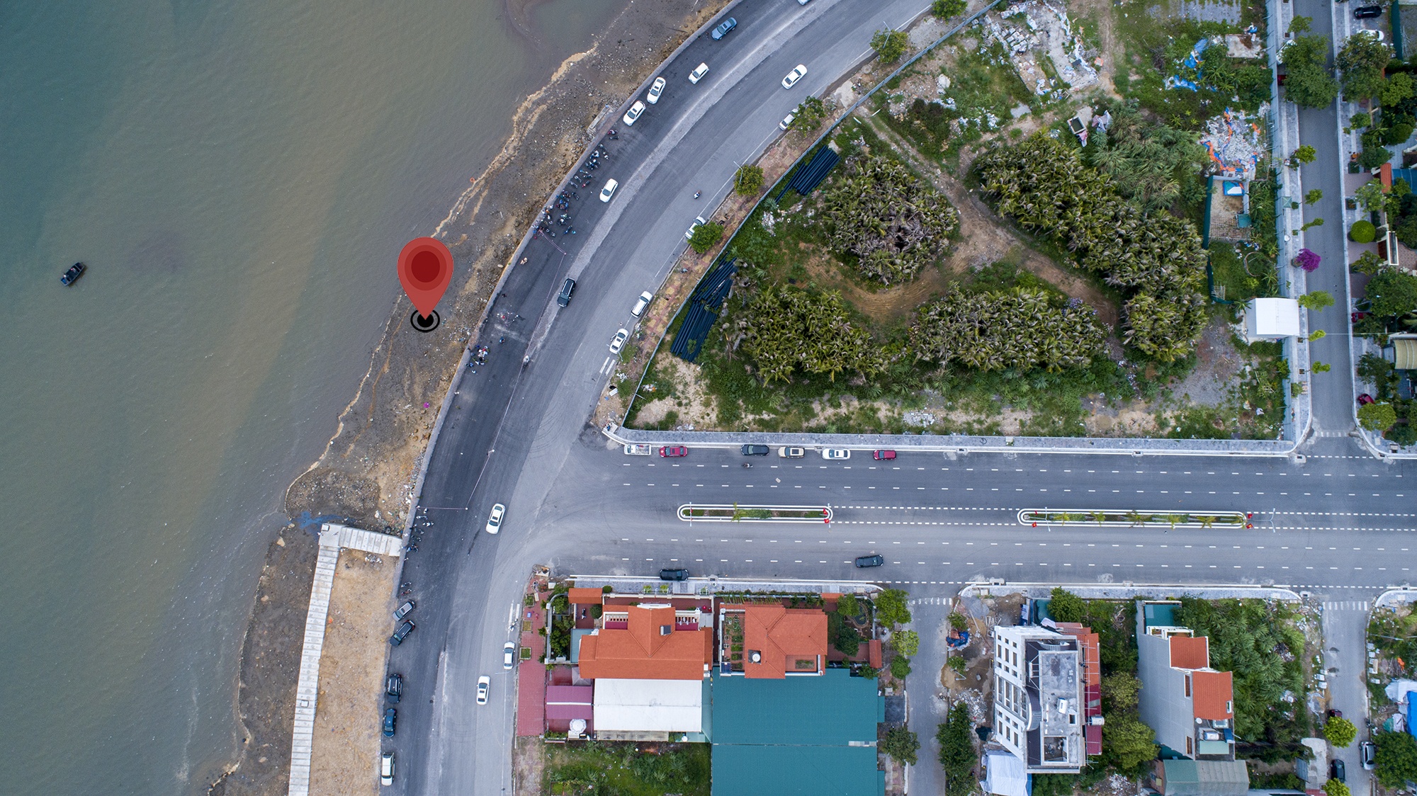 Oto lao xuong bien anh 2