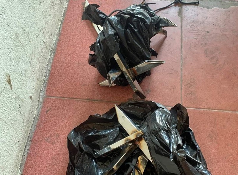 Nghi van rai dinh chong tren quoc lo 18 hinh anh