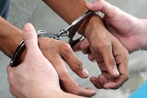 Bat nhom dua nguoi Trung Quoc nhap canh trai phep hinh anh