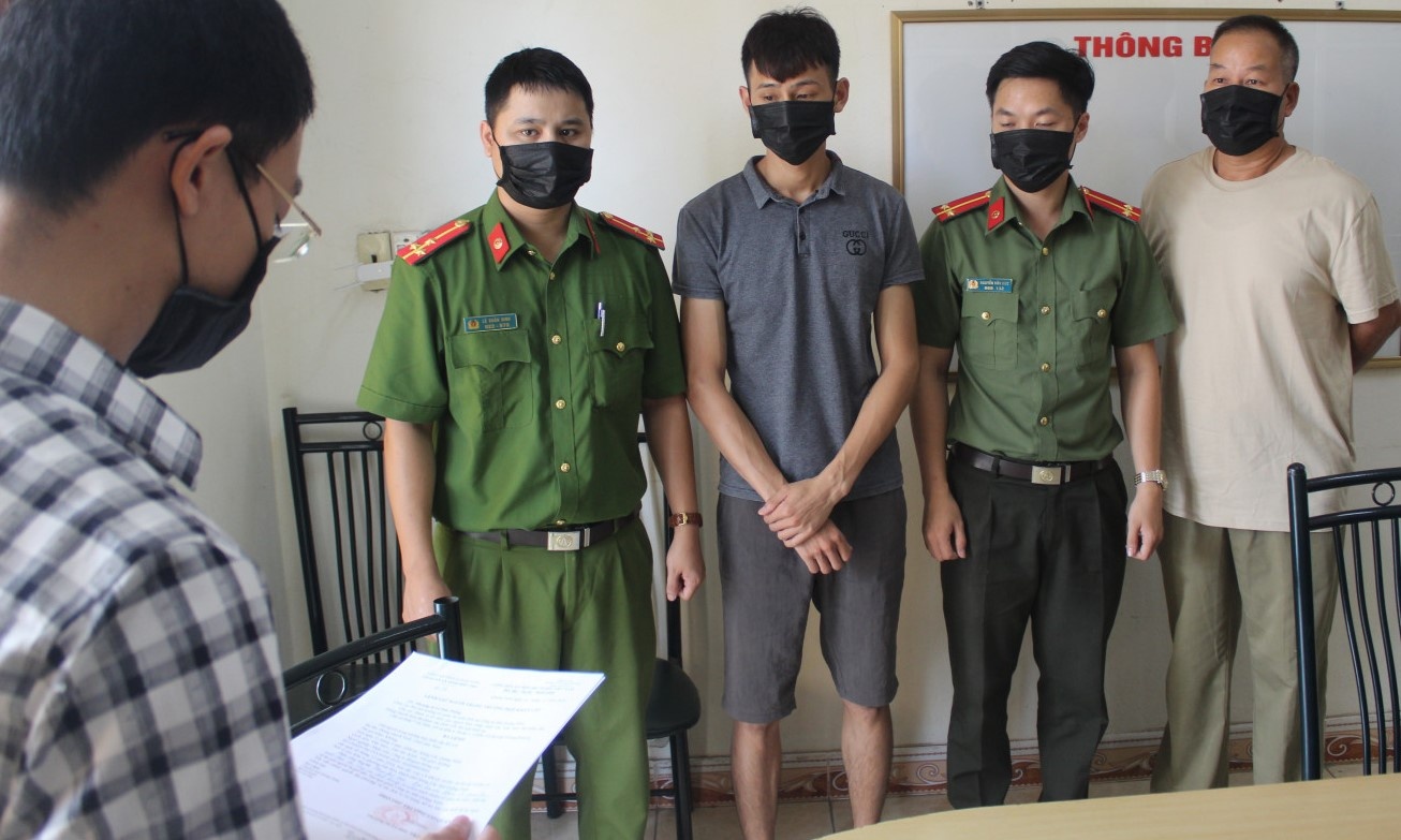 Mo cong ty de van chuyen nguoi trai phep anh 1